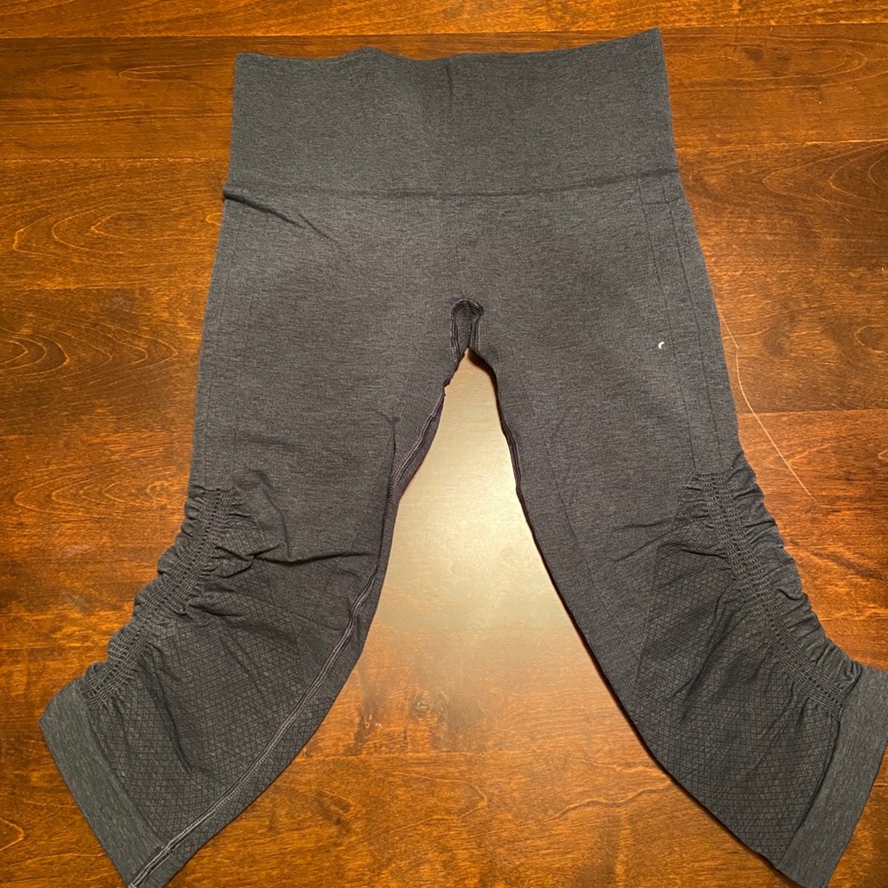 Lululemon charcoal leggings Capri length